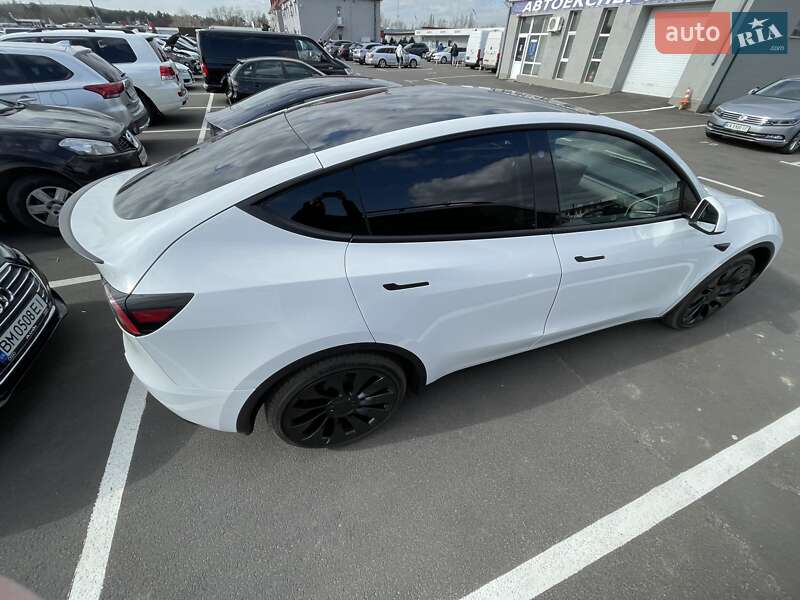 Внедорожник / Кроссовер Tesla Model Y 2023 в Киеве