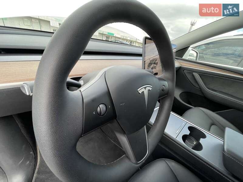 Внедорожник / Кроссовер Tesla Model Y 2023 в Киеве
