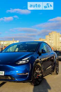 Позашляховик / Кросовер Tesla Model Y 2021 в Львові