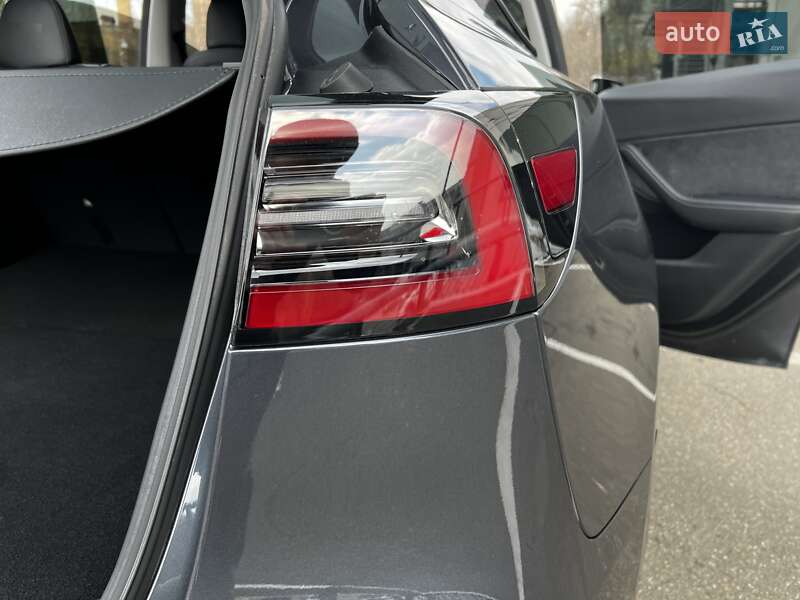 Внедорожник / Кроссовер Tesla Model Y 2022 в Киеве