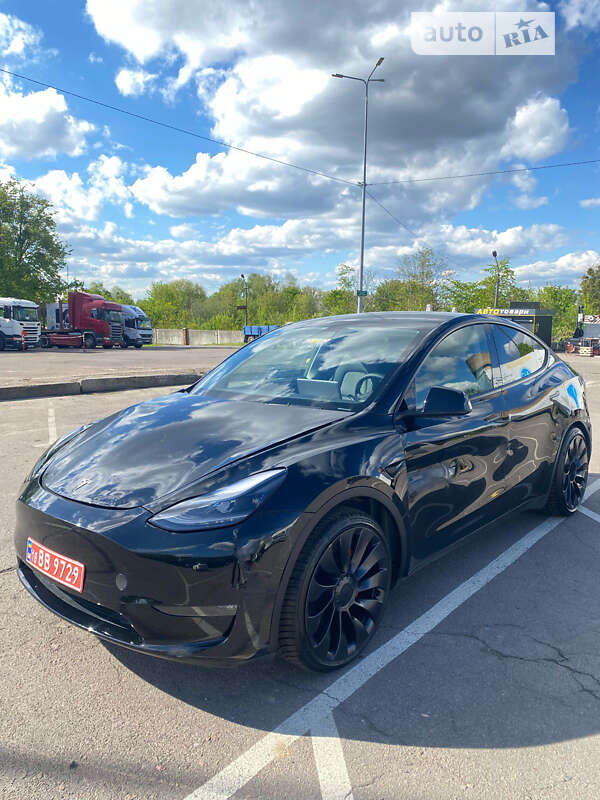 Внедорожник / Кроссовер Tesla Model Y 2023 в Ровно