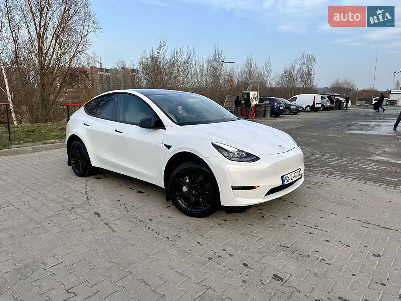 Tesla Model Y 2021