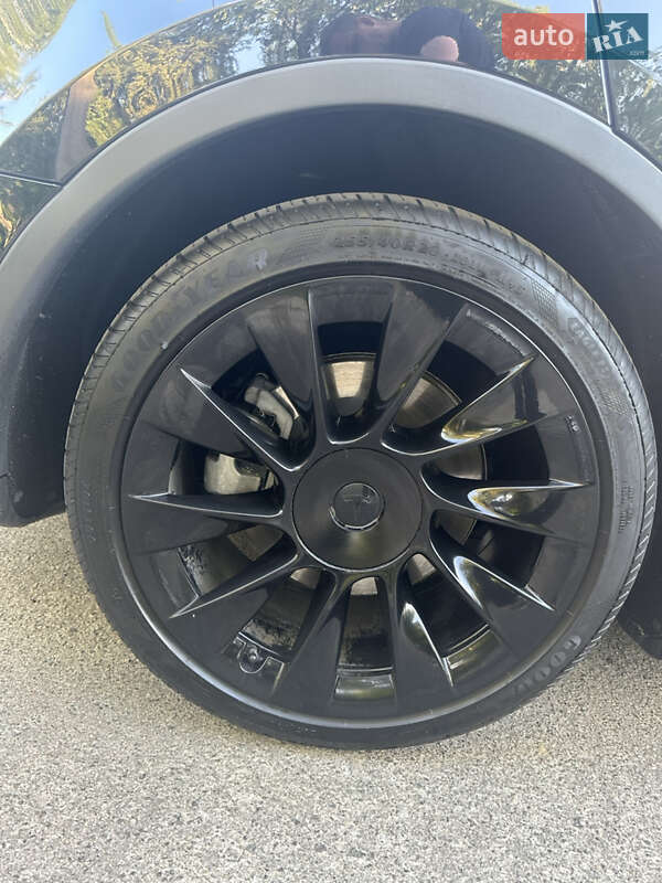 Внедорожник / Кроссовер Tesla Model Y 2021 в Киеве