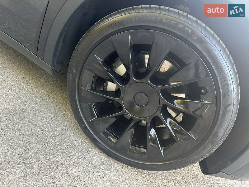 Внедорожник / Кроссовер Tesla Model Y 2021 в Киеве