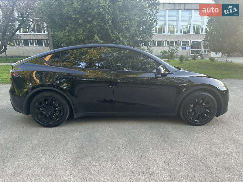 Внедорожник / Кроссовер Tesla Model Y 2021 в Киеве