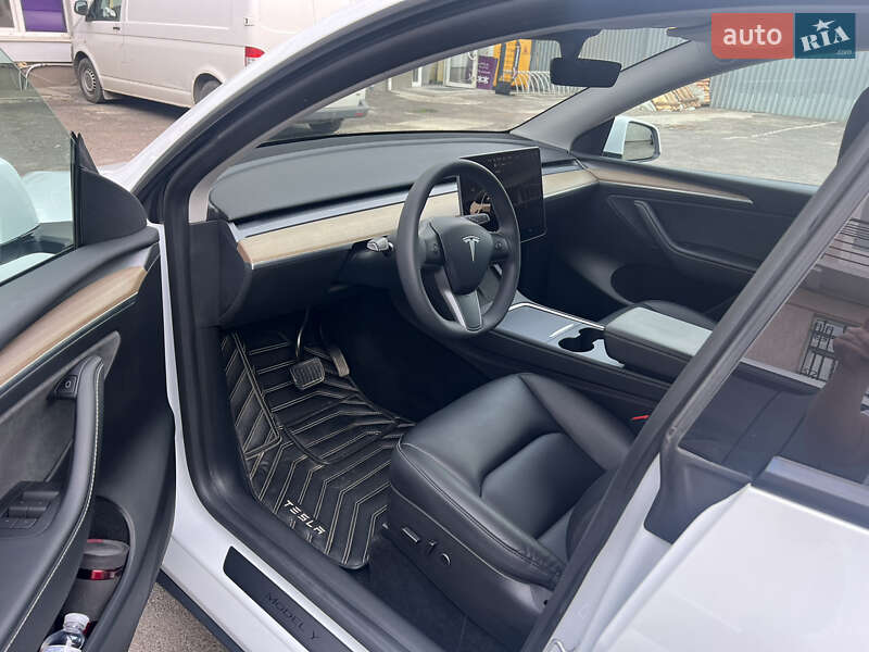 Внедорожник / Кроссовер Tesla Model Y 2022 в Львове