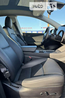 Внедорожник / Кроссовер Tesla Model Y 2021 в Львове