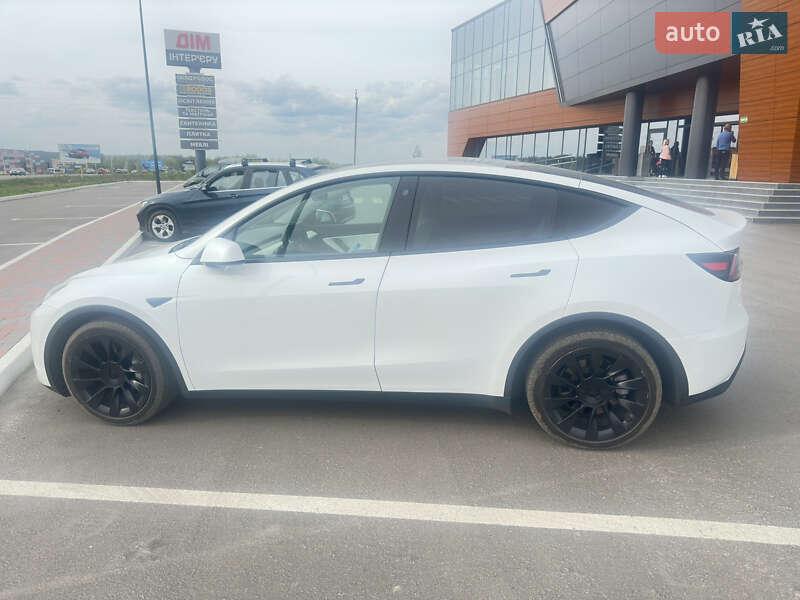 Позашляховик / Кросовер Tesla Model Y 2021 в Львові