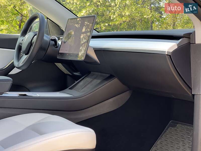 Внедорожник / Кроссовер Tesla Model Y 2022 в Киеве