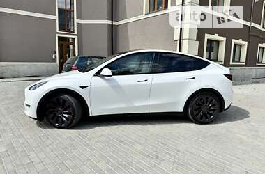 Позашляховик / Кросовер Tesla Model Y 2023 в Чернівцях