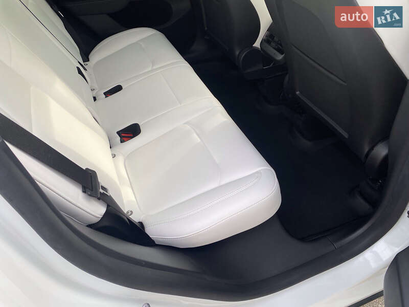 Внедорожник / Кроссовер Tesla Model Y 2022 в Киеве