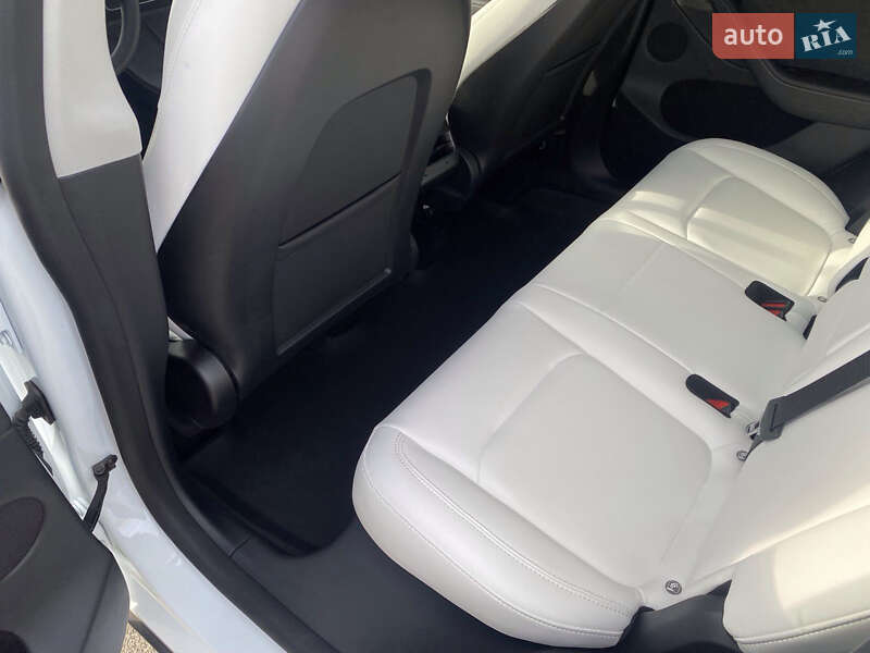Внедорожник / Кроссовер Tesla Model Y 2022 в Киеве