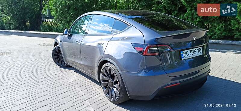 Позашляховик / Кросовер Tesla Model Y 2022 в Львові