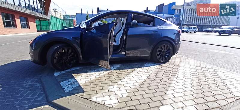 Позашляховик / Кросовер Tesla Model Y 2022 в Львові