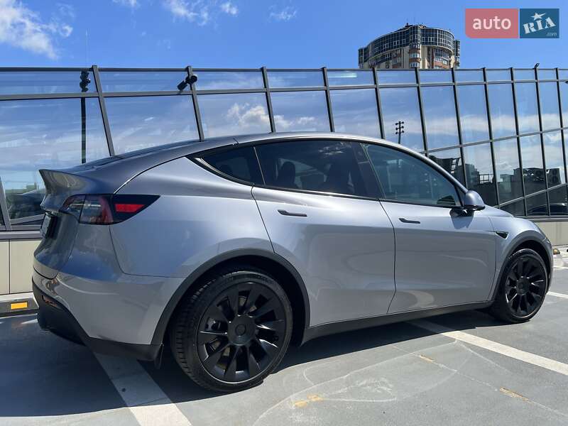 Внедорожник / Кроссовер Tesla Model Y 2023 в Киеве