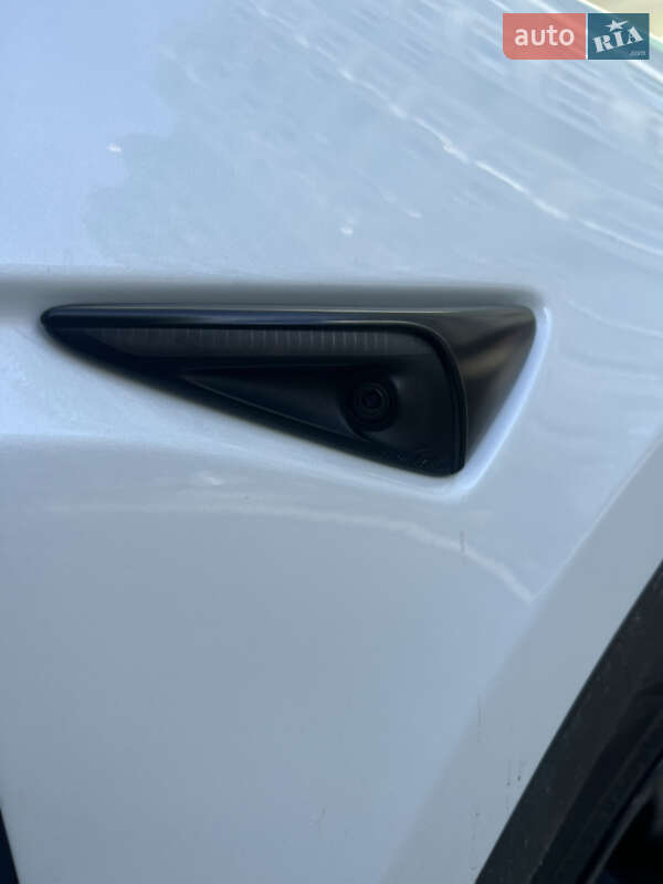 Позашляховик / Кросовер Tesla Model Y 2021 в Львові