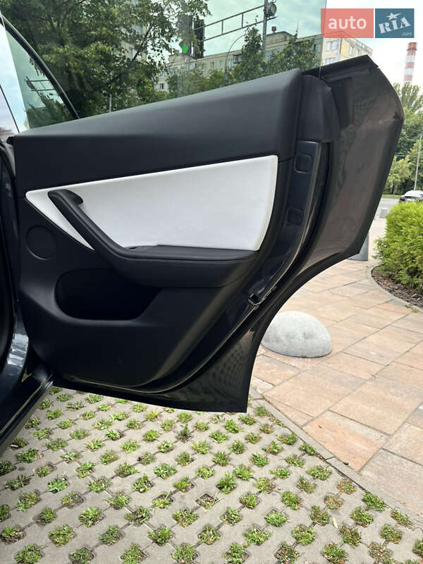 Позашляховик / Кросовер Tesla Model Y 2021 в Києві