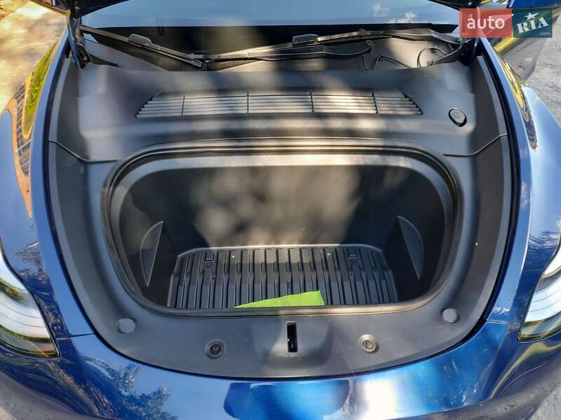 Внедорожник / Кроссовер Tesla Model Y 2022 в Киеве