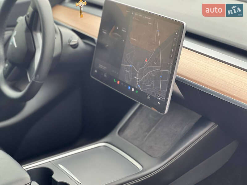 Позашляховик / Кросовер Tesla Model Y 2021 в Золочеві