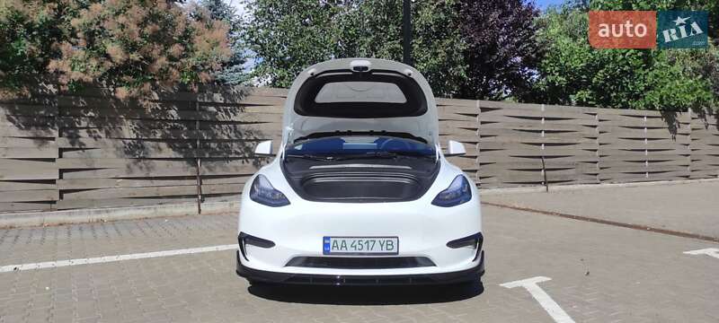 Внедорожник / Кроссовер Tesla Model Y 2020 в Киеве
