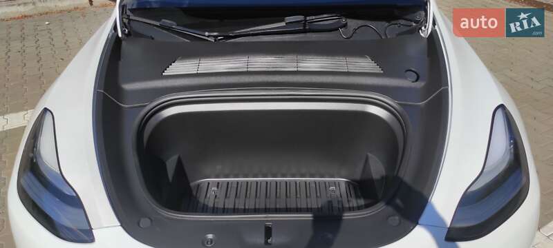 Внедорожник / Кроссовер Tesla Model Y 2020 в Киеве