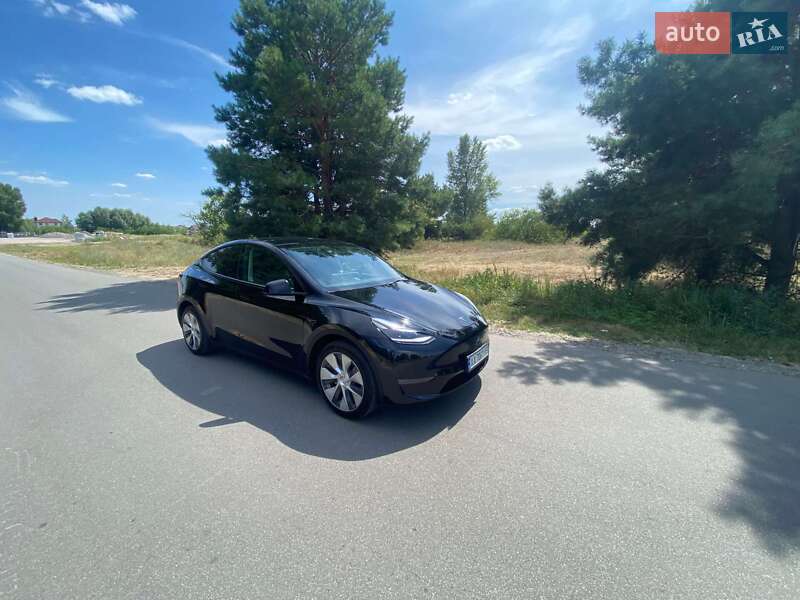 Tesla Model Y 2023