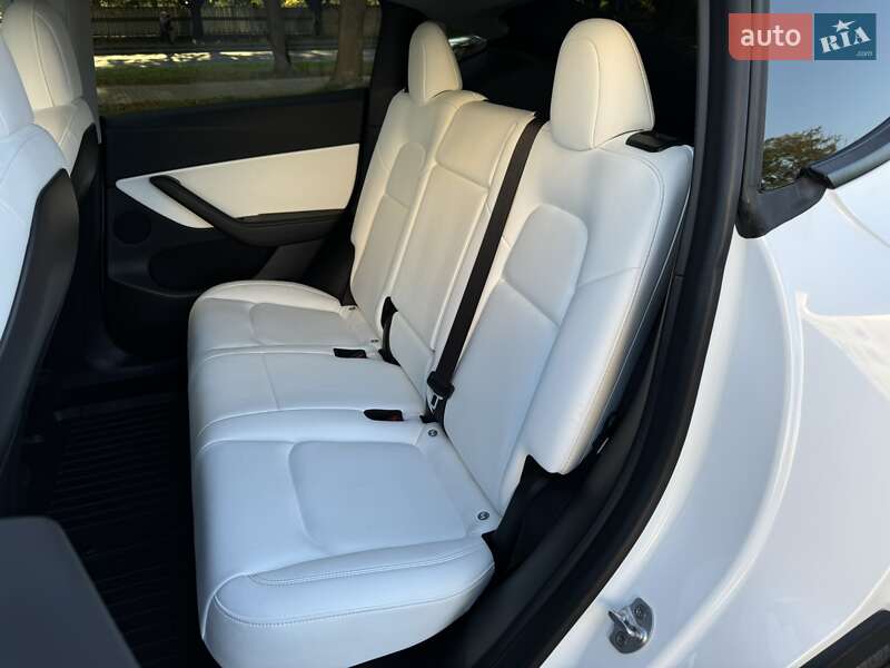 Позашляховик / Кросовер Tesla Model Y 2021 в Львові