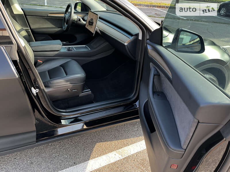 Внедорожник / Кроссовер Tesla Model Y 2023 в Львове