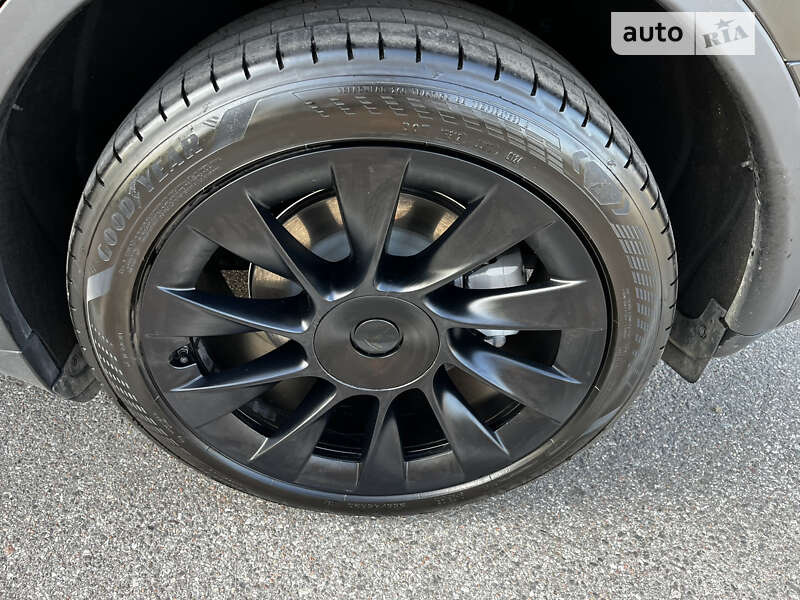 Внедорожник / Кроссовер Tesla Model Y 2023 в Львове