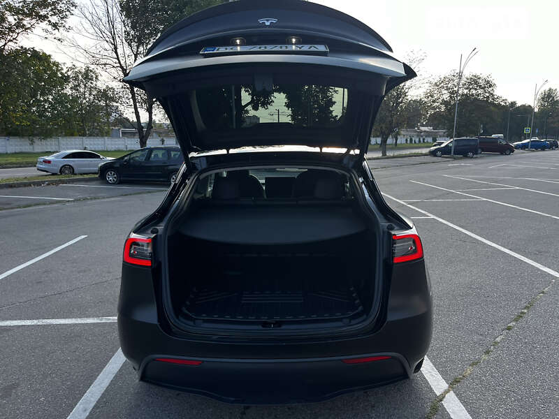 Внедорожник / Кроссовер Tesla Model Y 2023 в Львове