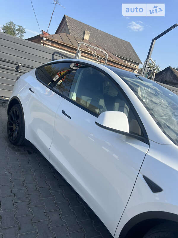 Позашляховик / Кросовер Tesla Model Y 2022 в Чернівцях фото 3 Позашляховик / Кросовер Tesla Model Y 2022 в Чернівцях
