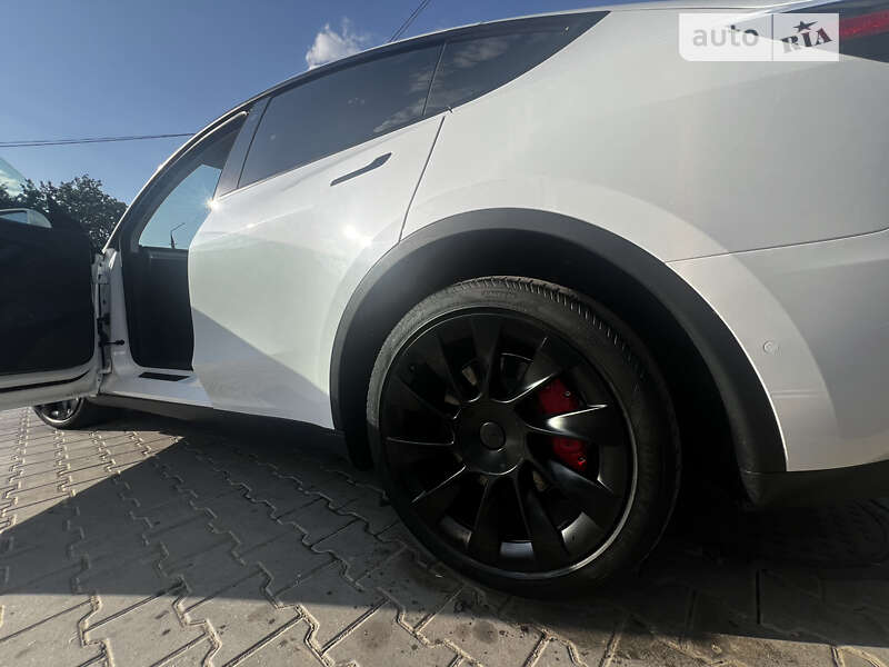 Позашляховик / Кросовер Tesla Model Y 2022 в Чернівцях фото 12 Позашляховик / Кросовер Tesla Model Y 2022 в Чернівцях
