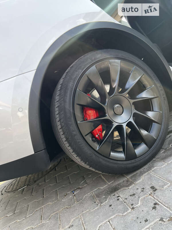 Позашляховик / Кросовер Tesla Model Y 2022 в Чернівцях фото 43 Позашляховик / Кросовер Tesla Model Y 2022 в Чернівцях