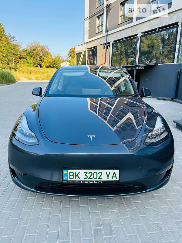 Внедорожник / Кроссовер Tesla Model Y 2022 в Ровно