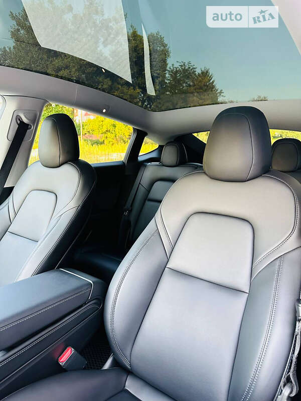 Внедорожник / Кроссовер Tesla Model Y 2022 в Ровно
