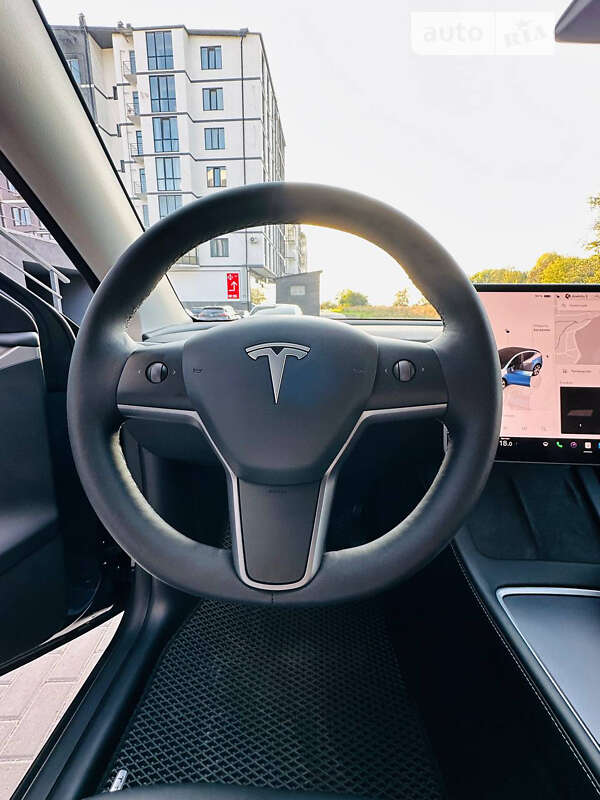 Внедорожник / Кроссовер Tesla Model Y 2022 в Ровно