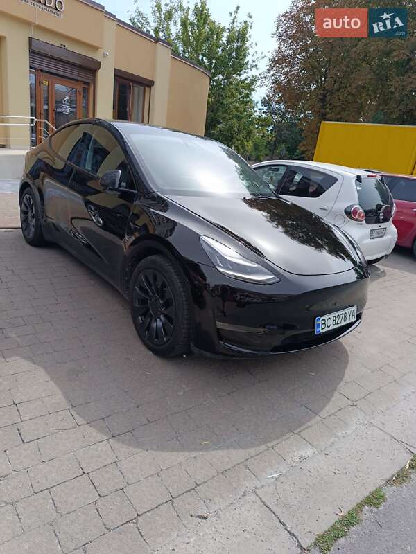 Tesla Model Y 2023