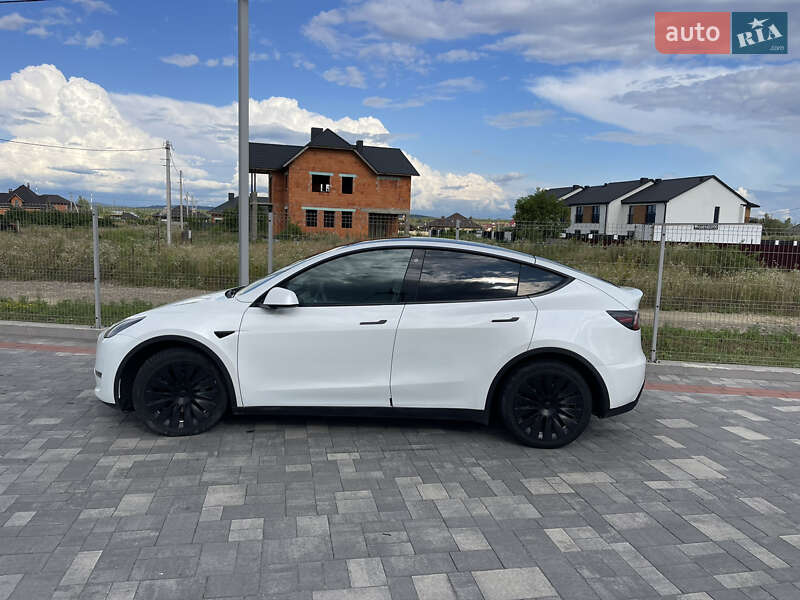 Tesla Model Y 2021