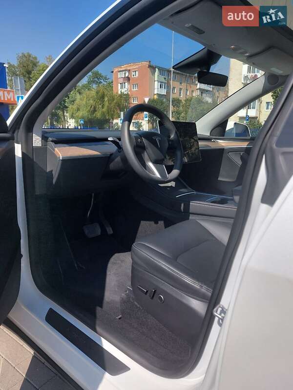 Внедорожник / Кроссовер Tesla Model Y 2023 в Калуше