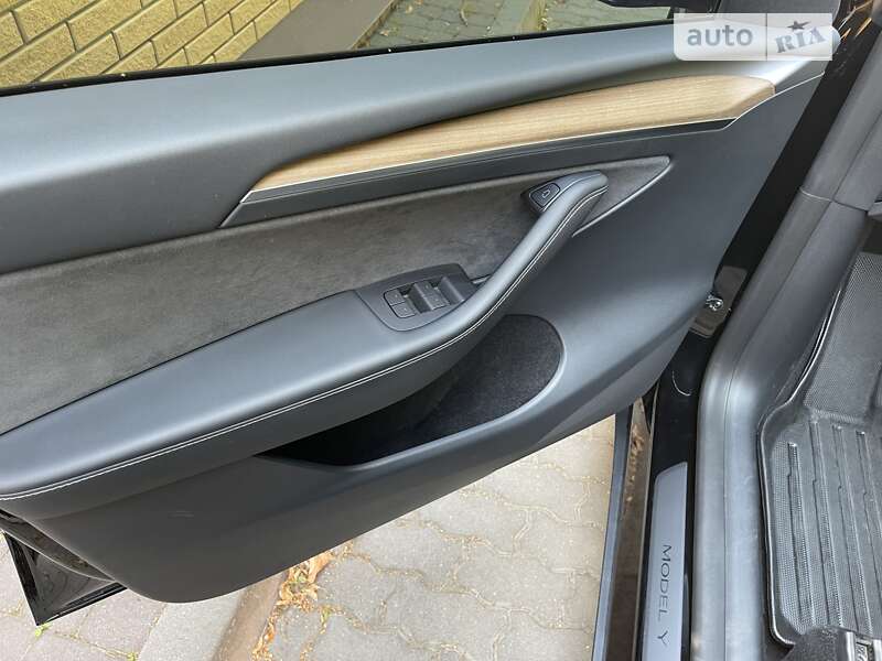 Внедорожник / Кроссовер Tesla Model Y 2023 в Хмельницком