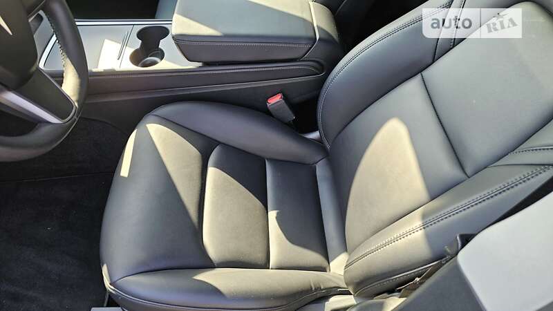 Позашляховик / Кросовер Tesla Model Y 2023 в Луцьку