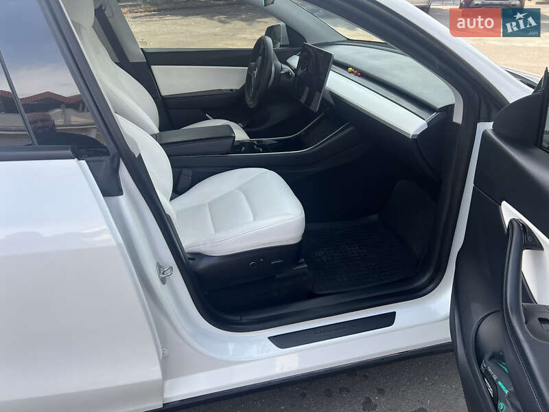 Внедорожник / Кроссовер Tesla Model Y 2020 в Тернополе