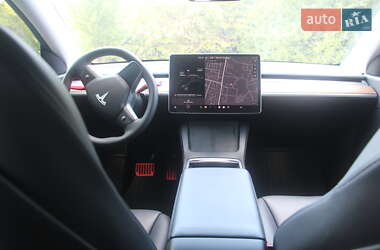 Позашляховик / Кросовер Tesla Model Y 2021 в Львові