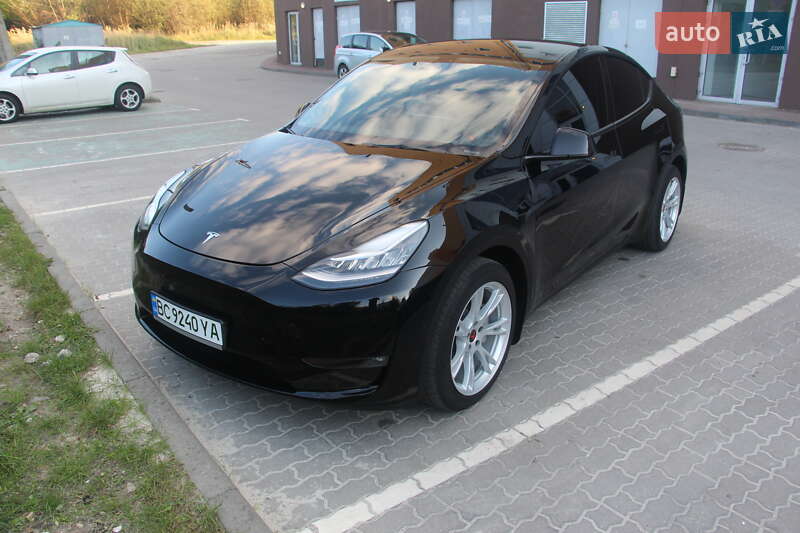 Tesla Model Y 2021
