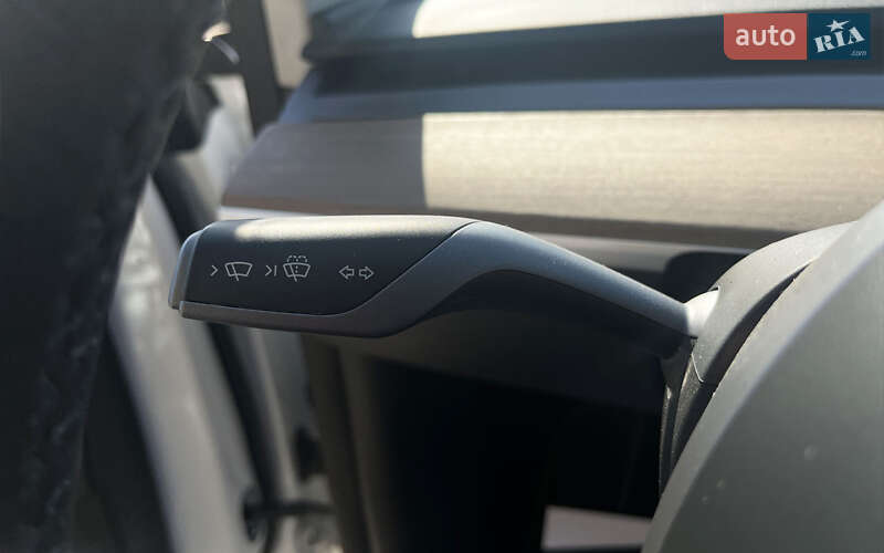 Позашляховик / Кросовер Tesla Model Y 2023 в Мукачевому