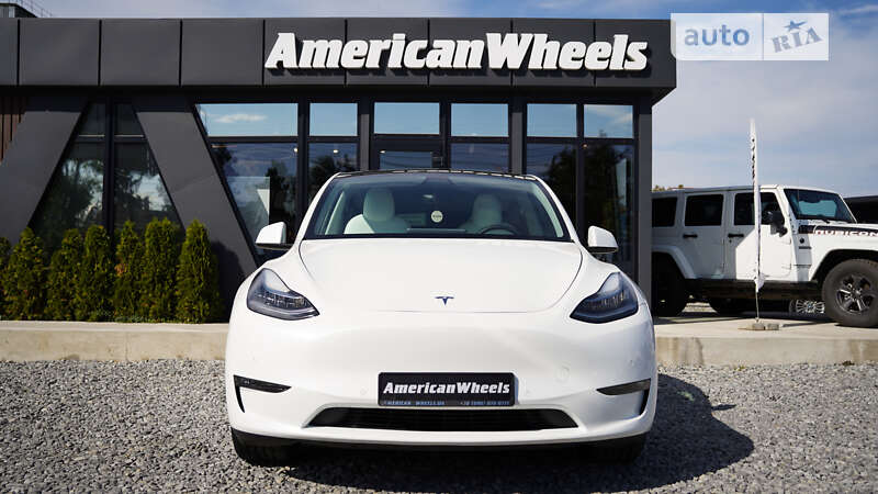 Позашляховик / Кросовер Tesla Model Y 2021 в Чернівцях