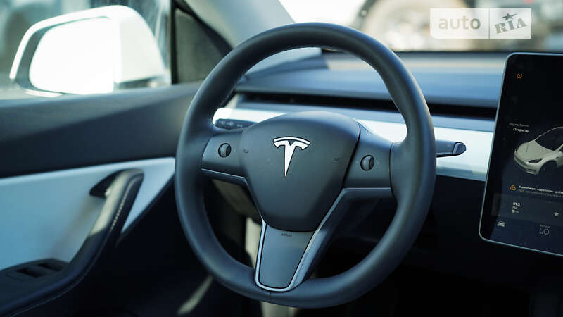 Позашляховик / Кросовер Tesla Model Y 2021 в Чернівцях