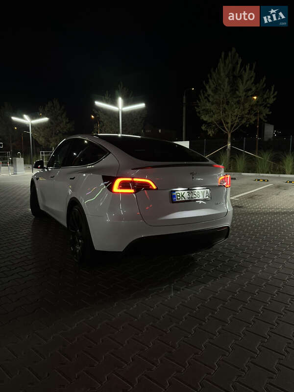 Внедорожник / Кроссовер Tesla Model Y 2023 в Ровно