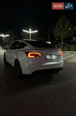 Внедорожник / Кроссовер Tesla Model Y 2023 в 