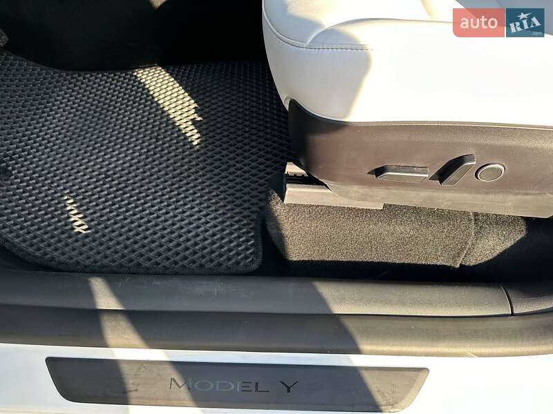 Внедорожник / Кроссовер Tesla Model Y 2021 в Ивано-Франковске
